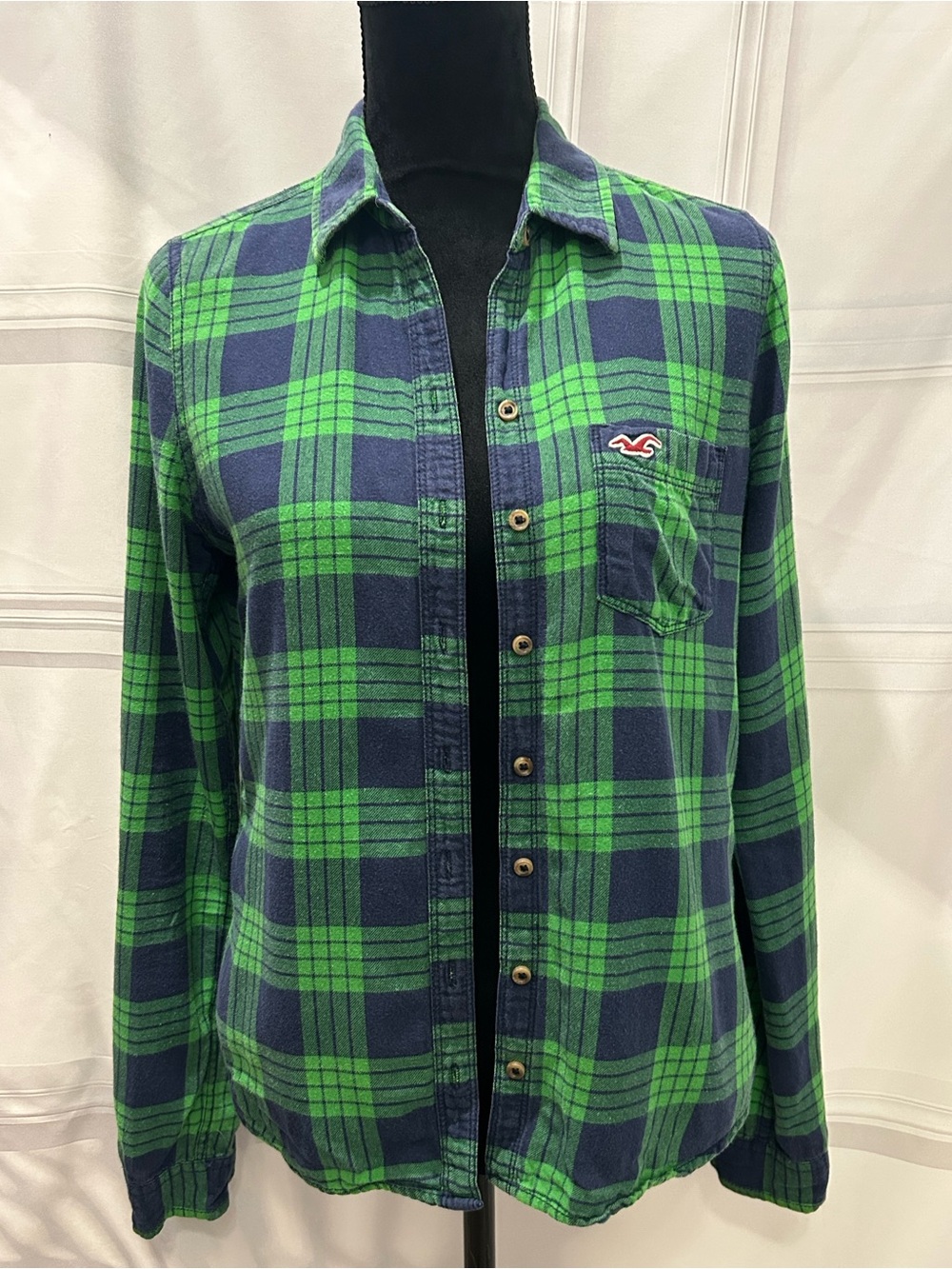 EUC Hollister Green & Navy Plaid Button Down Shirt Size Medium